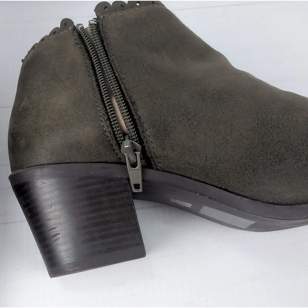 Journee Collection Women's Tessa Scalloped Olive Green Block Heel Booties Size 9
